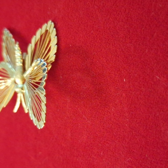 Vintage Monet butterfly brooch gold tone wire wings insect moth jewelry pin - Picture 5 of 10